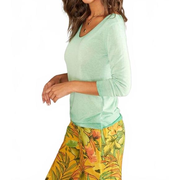 NEW VENTI6 lurex edge light weight top in green - Picture 3 of 4